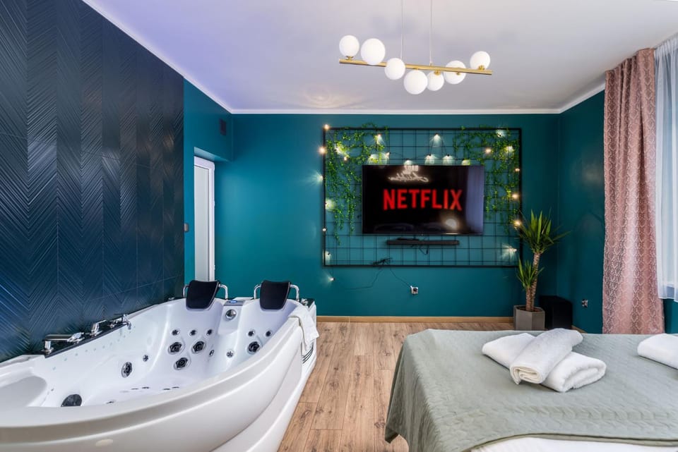 Hot Tub, Photo of the whole room, Bedroom, towels