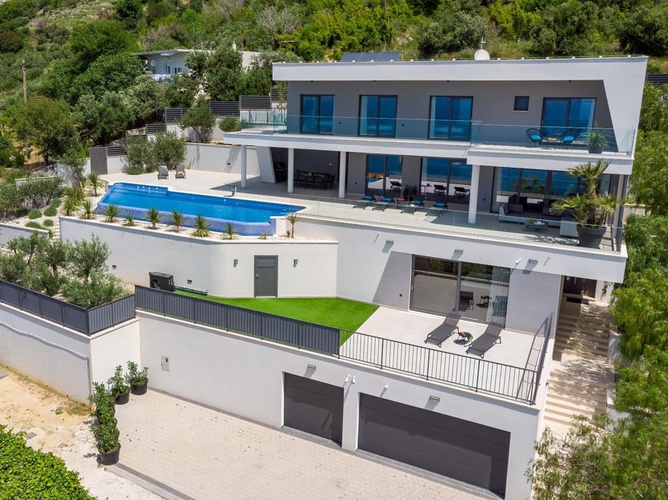 Property building, Pool view