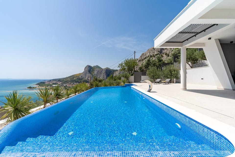 Property building, Pool view, Swimming pool