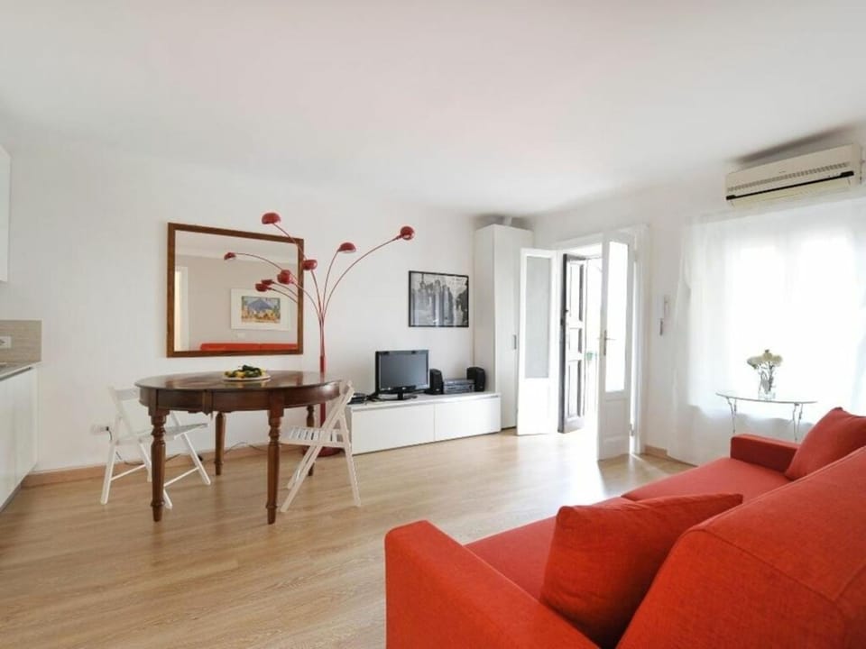 Living room, Dining area, Autumn