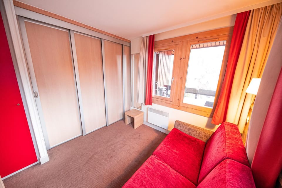 Bed, Living room, Bedroom