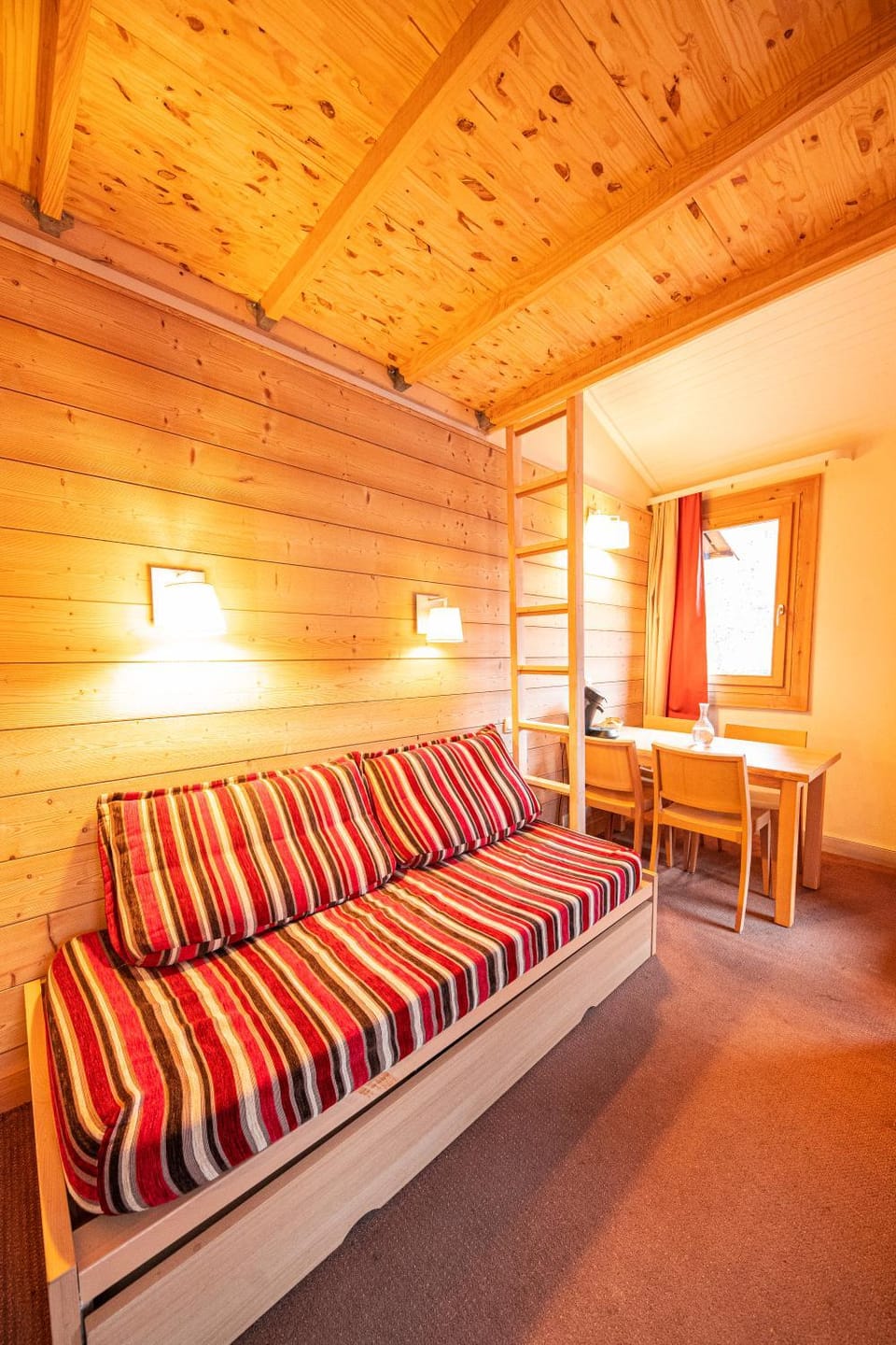 Bed, Living room