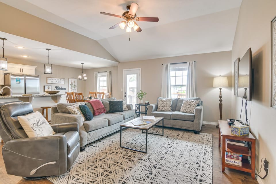 Pool Access, Grill and Gazebo Ozark Getaway! House in Ozark