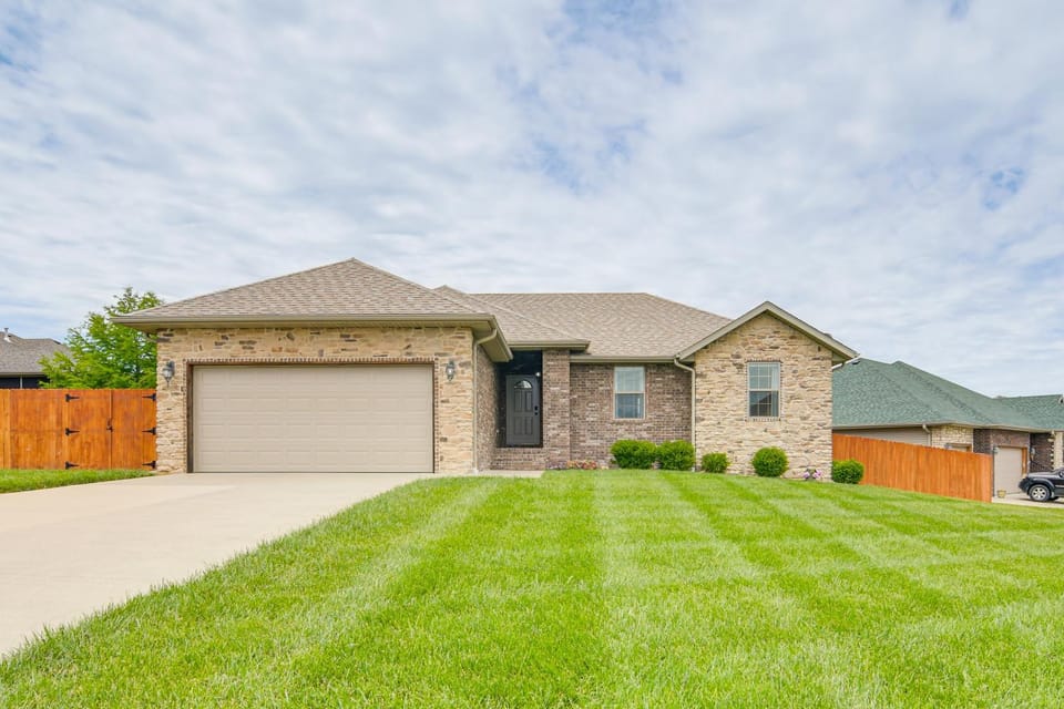 Pool Access, Grill and Gazebo Ozark Getaway! House in Ozark