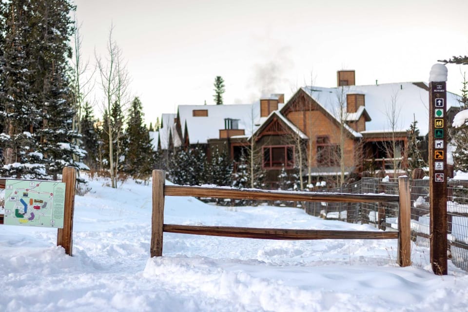 ‘The Chelsea’ Condo w/ Hot Tub & Pool Access! House in Breckenridge