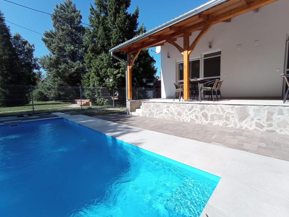 Balcony/Terrace, Swimming pool
