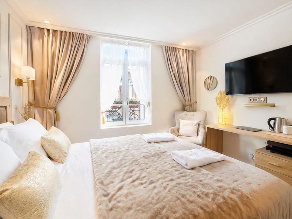 Bed, Kitchen or kitchenette, Photo of the whole room, Bedroom, towels