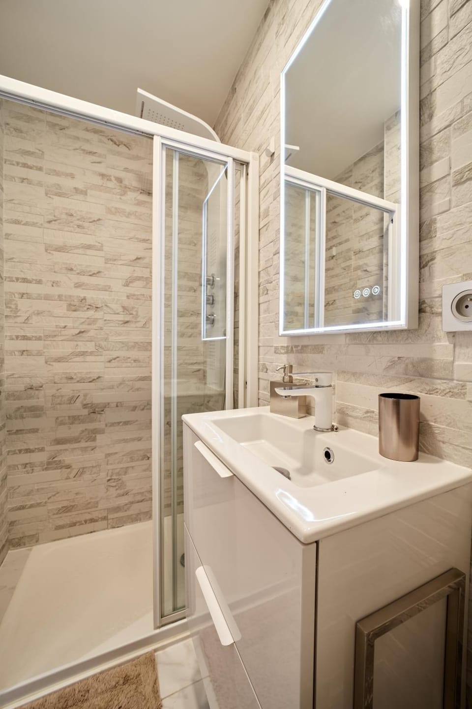 Shower, Bathroom, towels