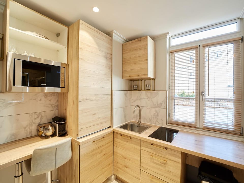 Kitchen or kitchenette