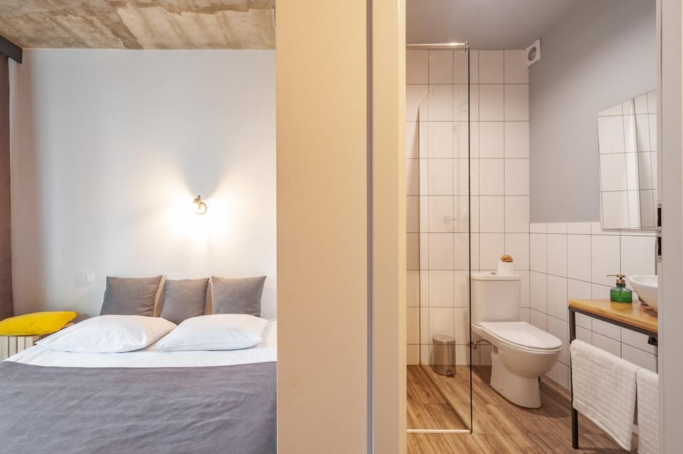 Shower, Bedroom
