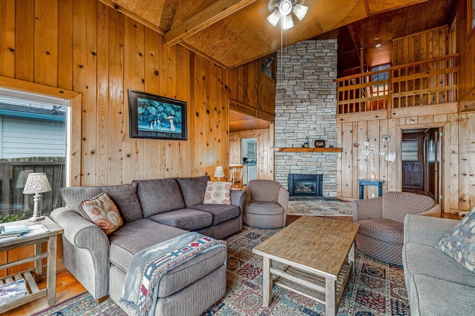 Coastal Serenity House in Lincoln City