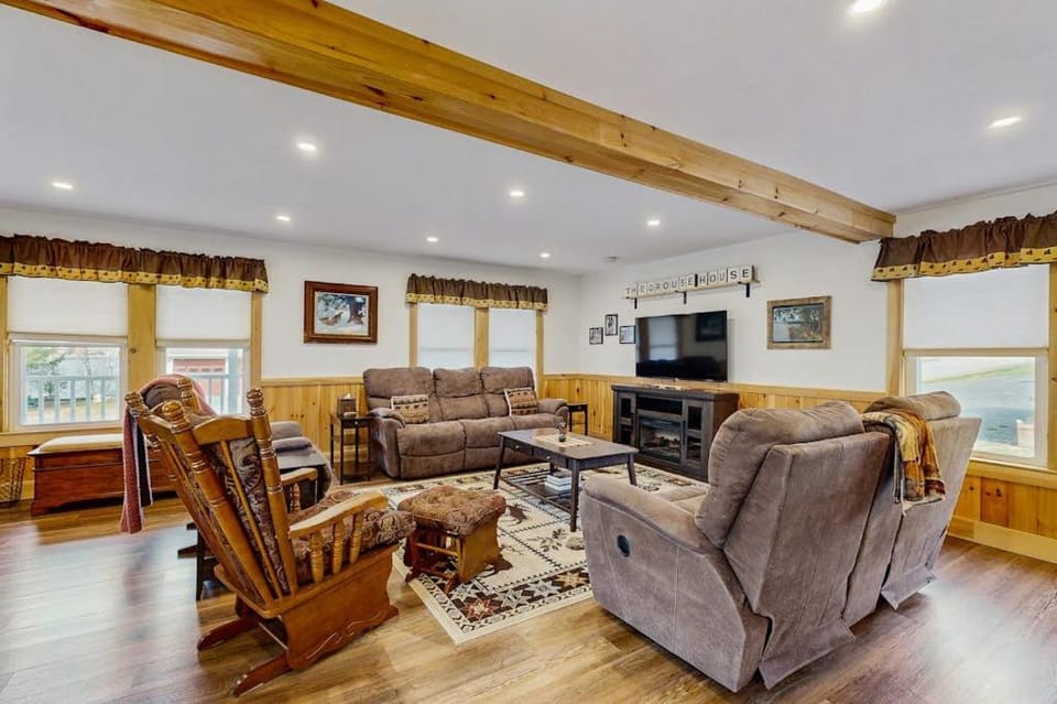 TV and multimedia, Living room, Seating area
