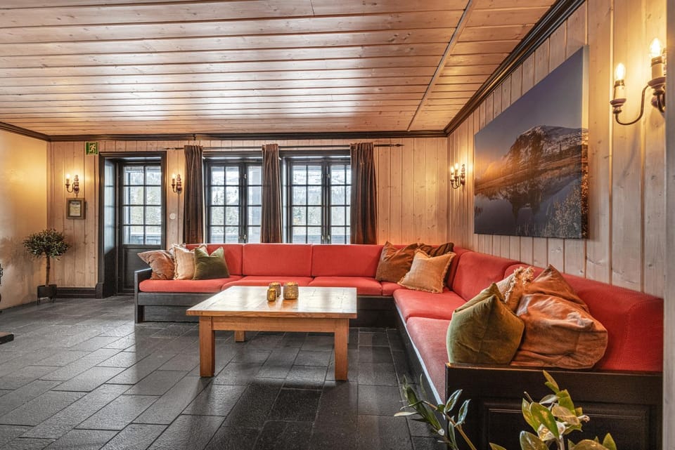 Living room, Seating area