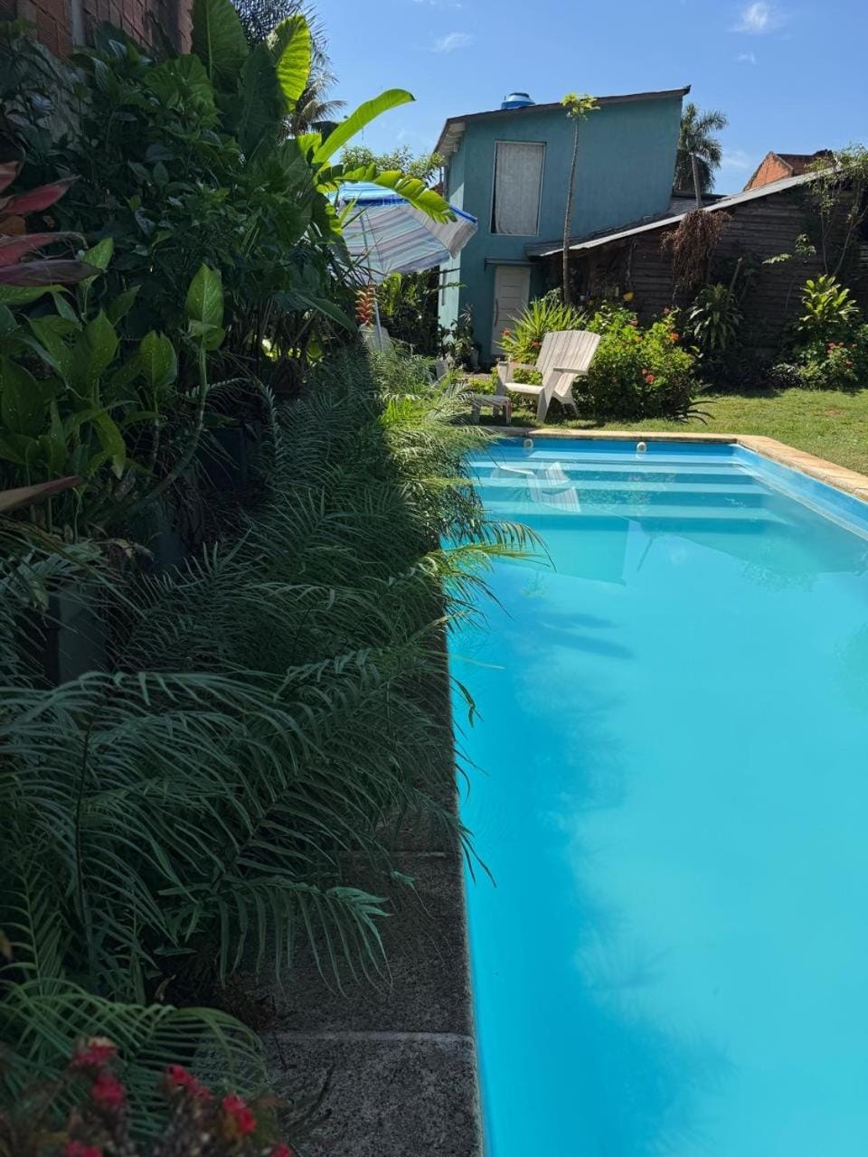 Casa amplia, cómoda en Cataratas con piscina compartida, parrilla, cochera, wifi House in Puerto Iguazú