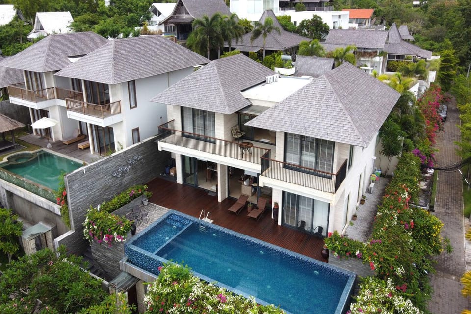 Property building, Bird's eye view, Swimming pool