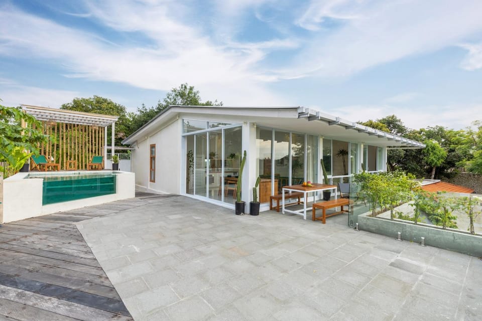 Property building, Patio, Facade/entrance, Entertainment