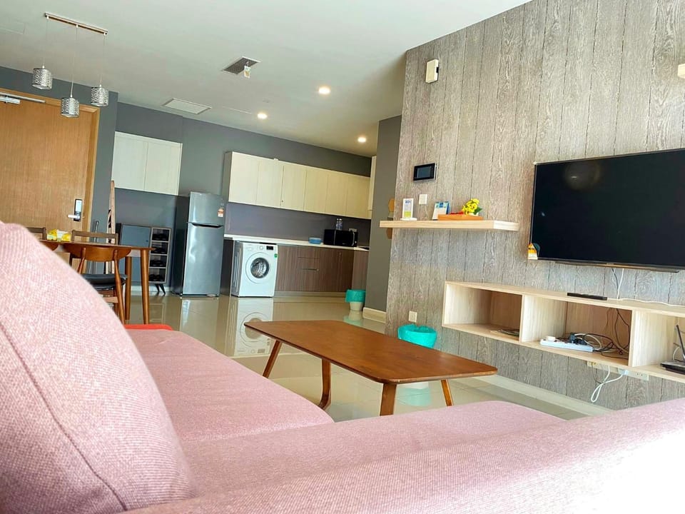 【NETFLIX】Suasana Suites,Nxt to CIQ【PoolGym&WIFI】 Apartment in Johor Bahru