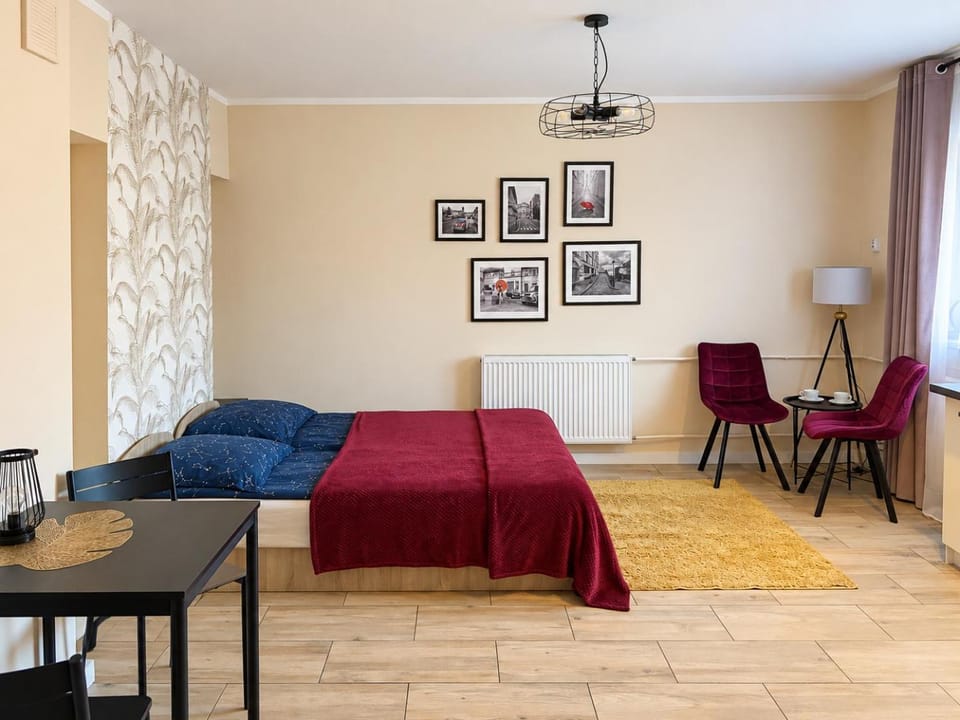 Bed, Seating area