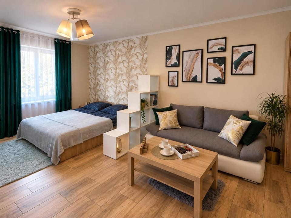 Bed, Photo of the whole room, Seating area, Bedroom