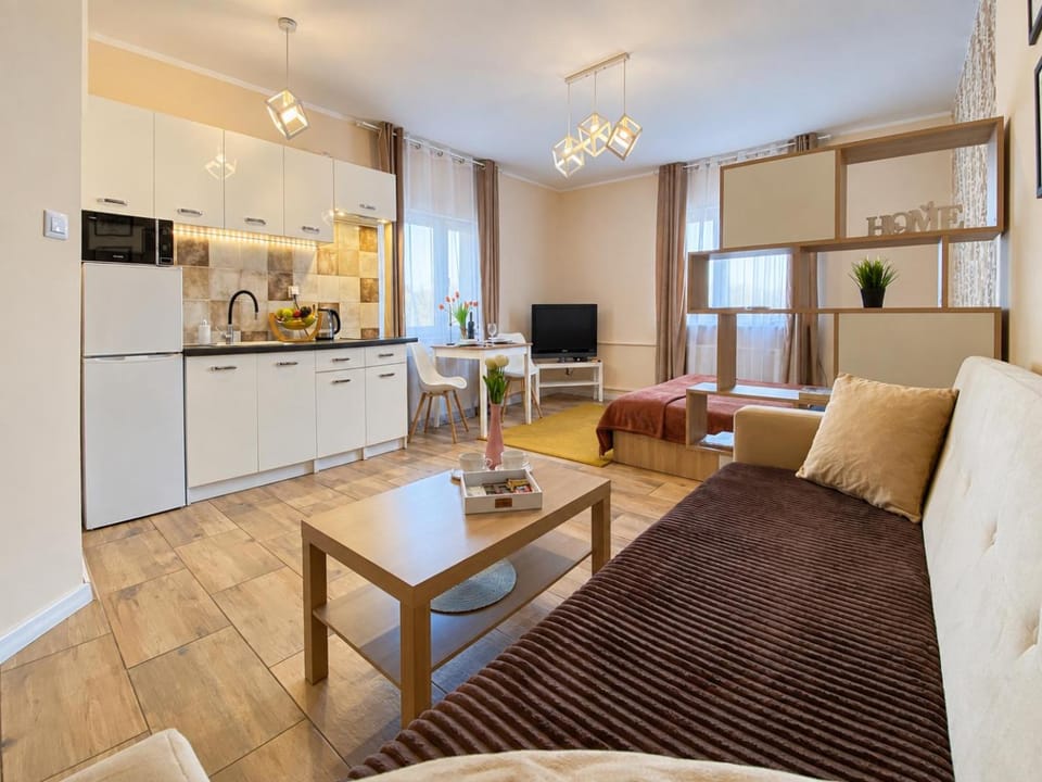 Living room, Seating area, Dining area, oven
