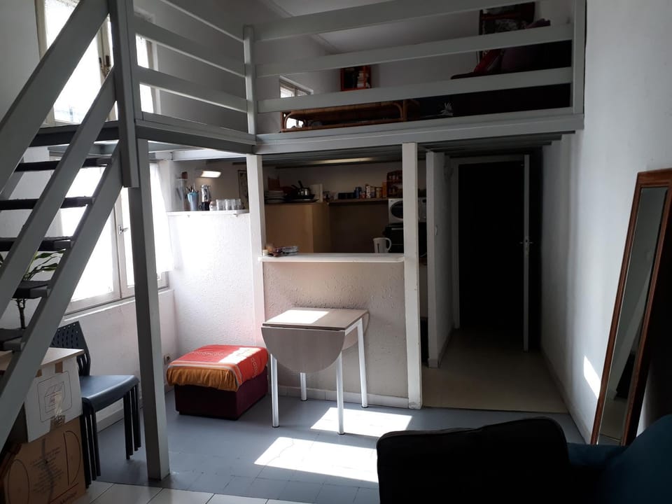 Appartement mezzanine proche des Arènes Apartment in Nimes