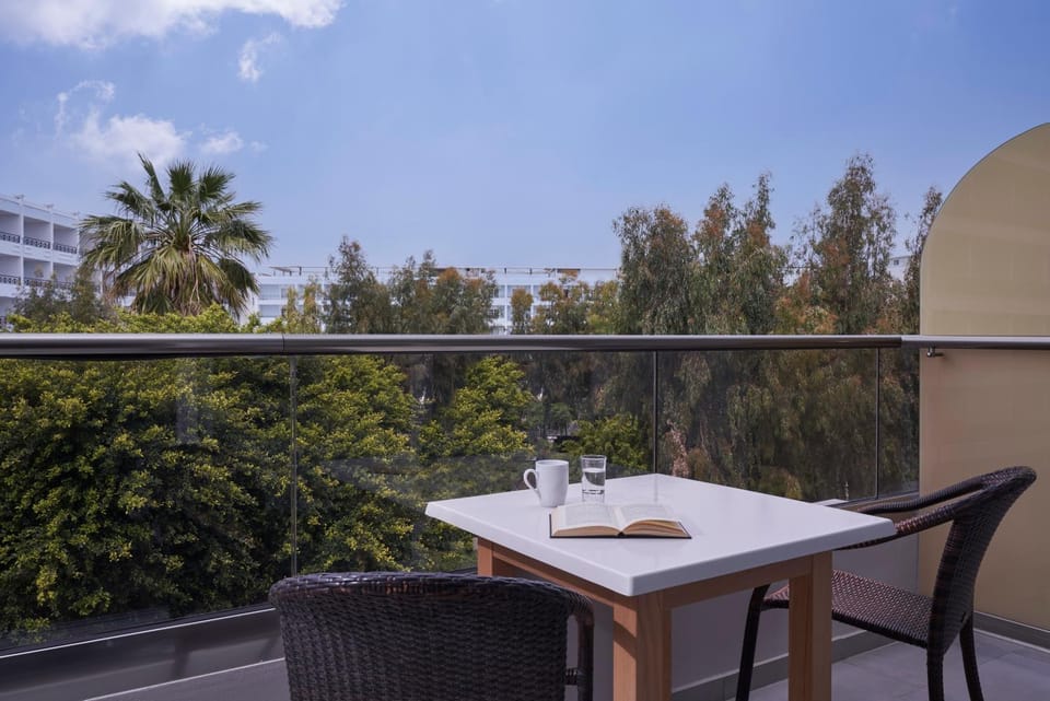 View (from property/room), Balcony/Terrace, hair dresser
