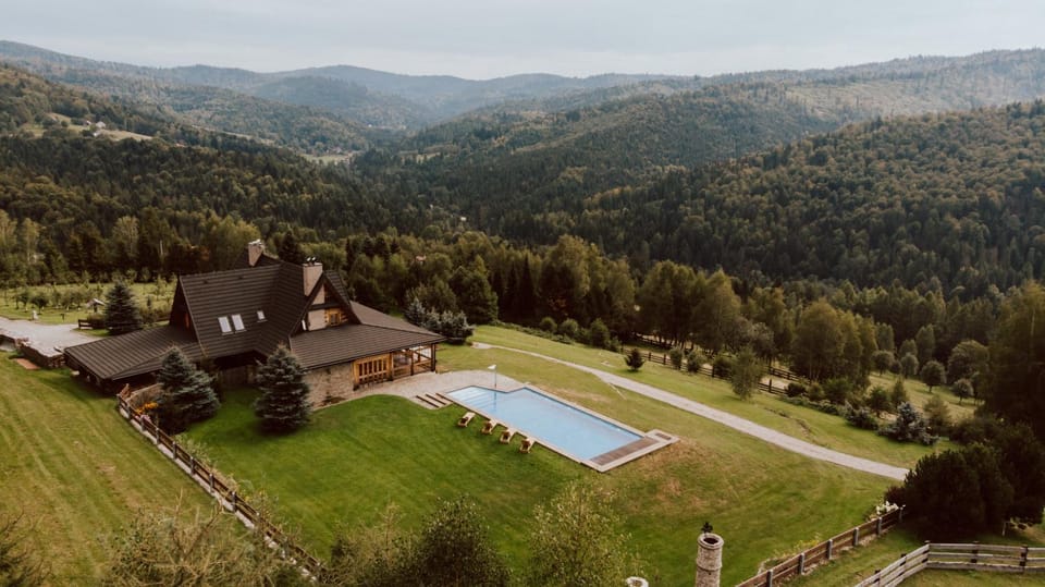 Property building, Spring, Day, Natural landscape, Bird's eye view, Garden, Mountain view, Pool view, Swimming pool