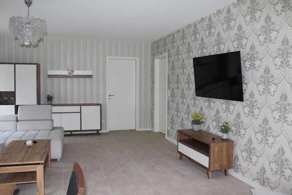 Communal lounge/ TV room, TV and multimedia, Living room