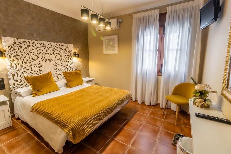 Bed, TV and multimedia, Photo of the whole room, Bedroom, air conditioner