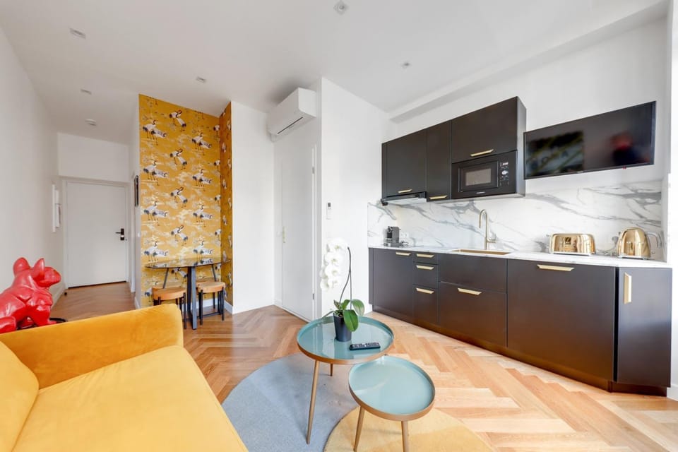 Kitchen or kitchenette, Living room, Seating area