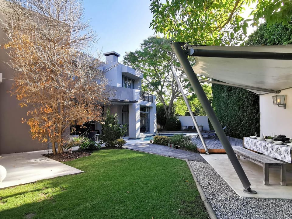 Property building, Patio, Day, Garden, Garden, Seating area, Dining area, Swimming pool, Swimming pool, sunbed, sunbed