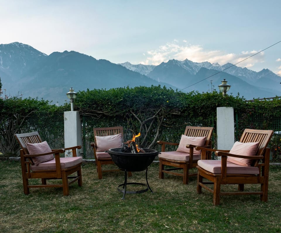 Natural landscape, Garden, Mountain view, Area and facilities