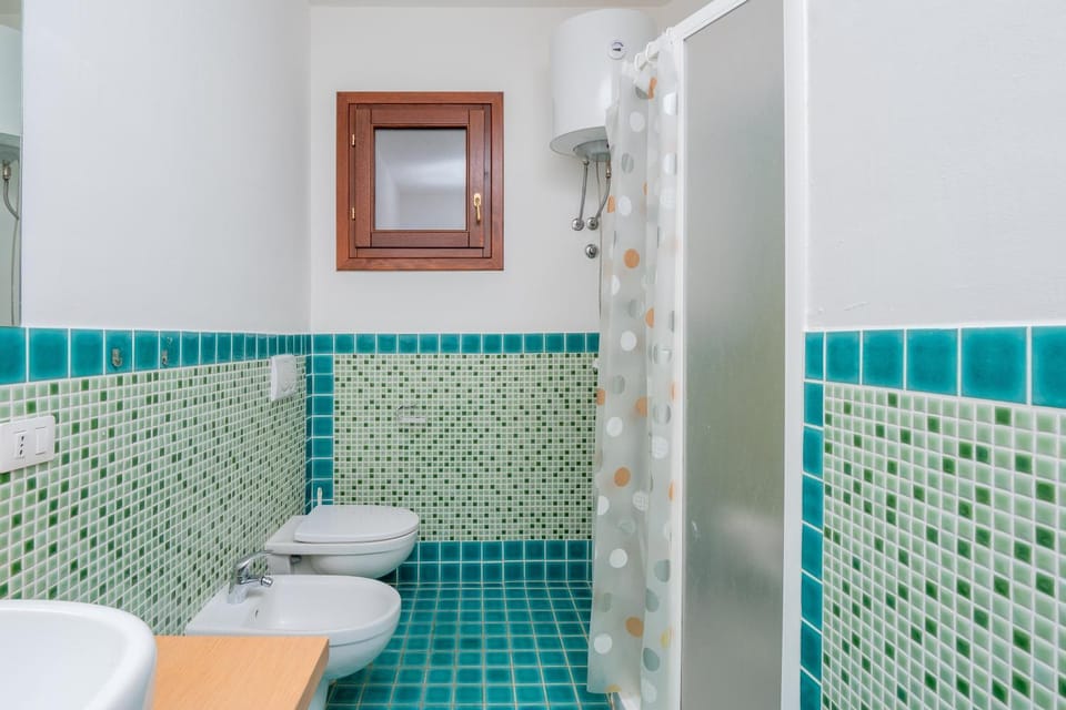 Bathroom, Living room