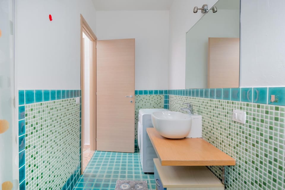 Bathroom, Living room