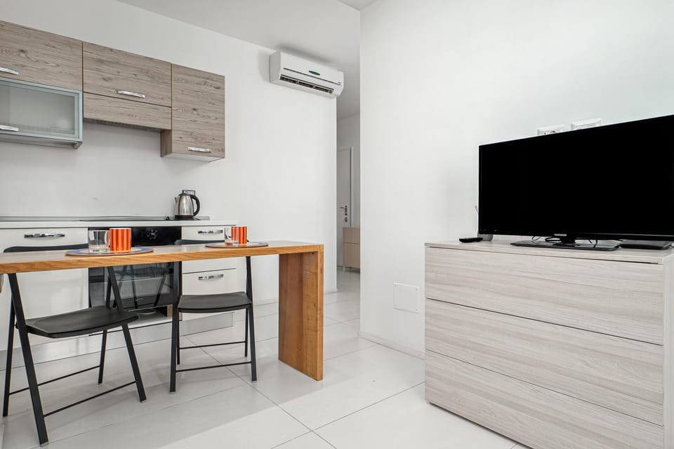 Kitchen or kitchenette, Living room