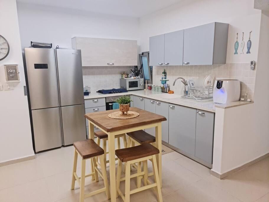 מרחק נגיעה בתקווה Apartment in Center District