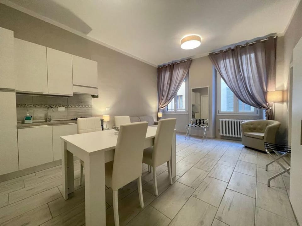 Kitchen or kitchenette, Seating area, Dining area, stove
