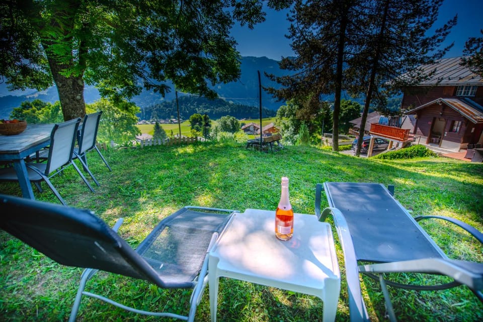 Patio, Spring, Day, Natural landscape, Garden, Garden, Garden view, Mountain view, Swimming pool, sunbed