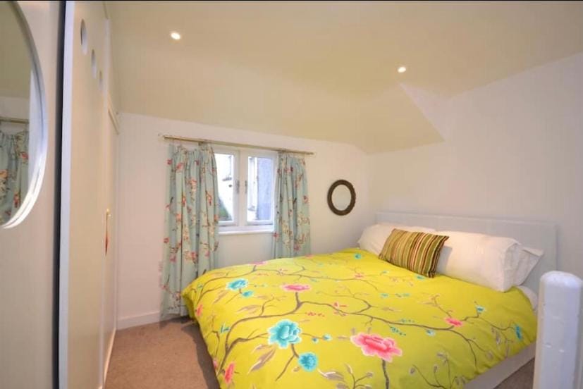 Compact, central apartment, dog friendly. Apartment in Kingsbridge