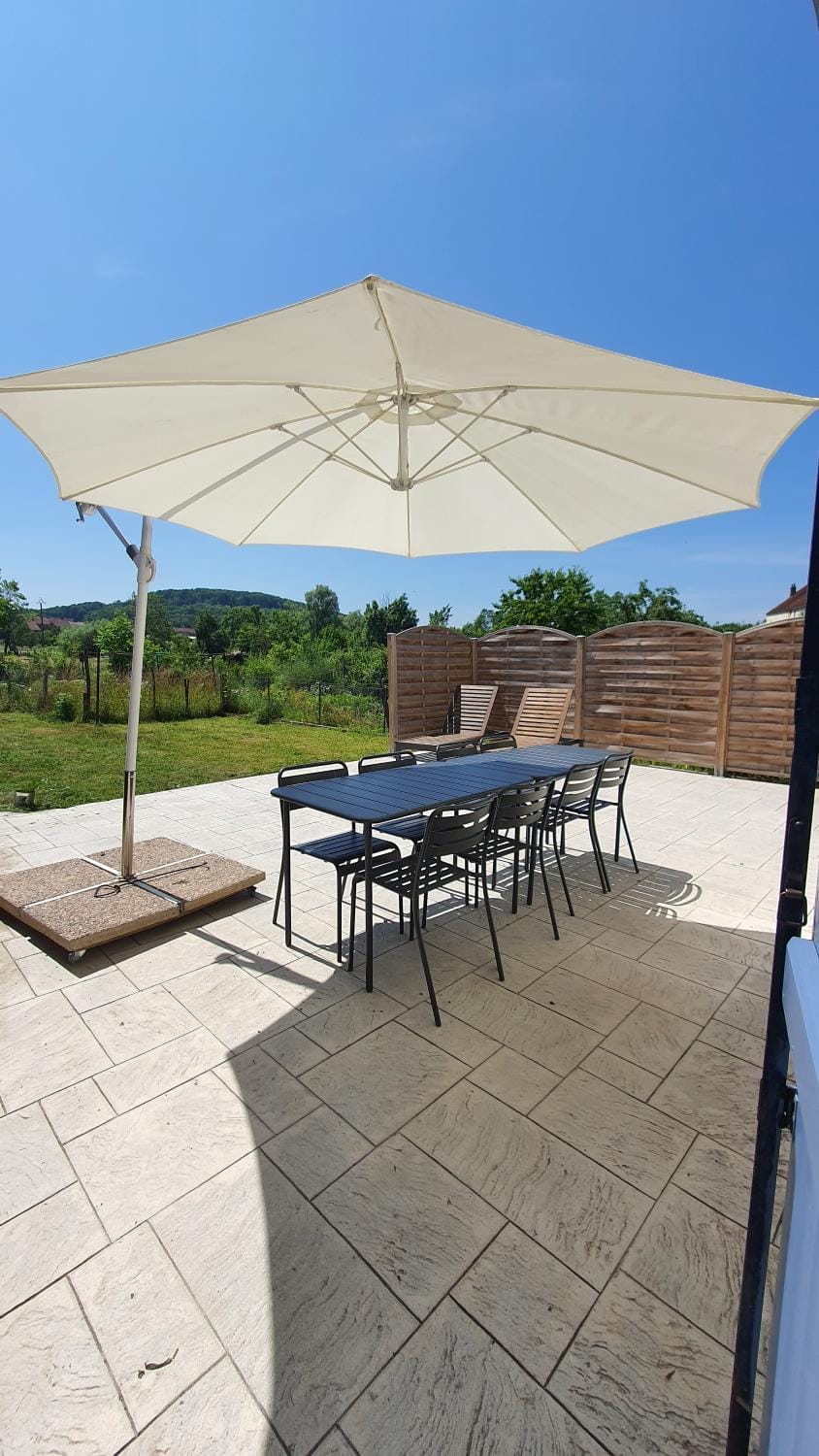 Day, Natural landscape, Balcony/Terrace, Dining area