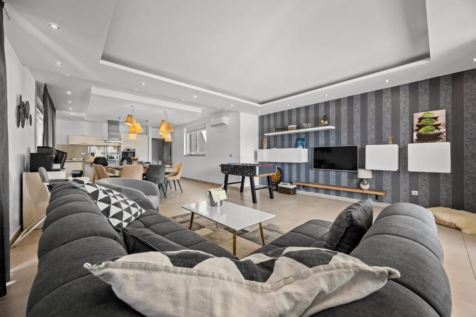 Communal lounge/ TV room, Living room