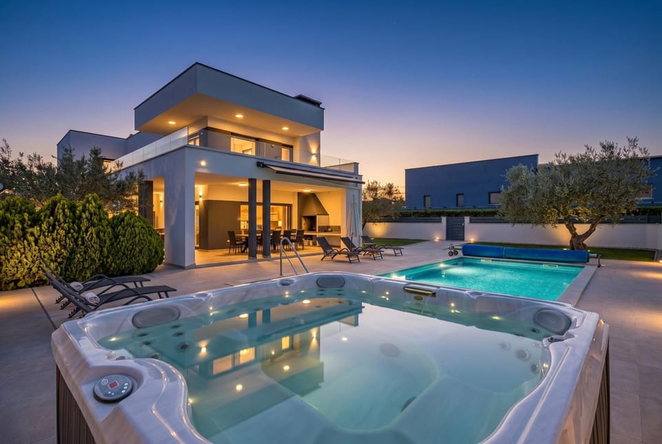 Villa Una in Pula with heated pool and whirlpool Villa in Pula