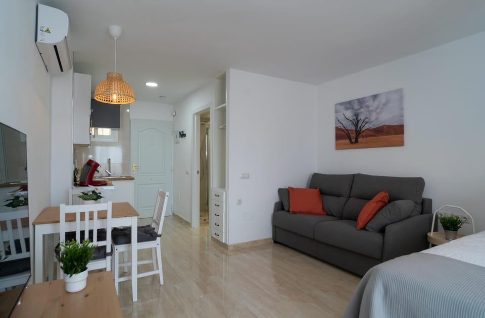 Living room, Dining area, kitchen