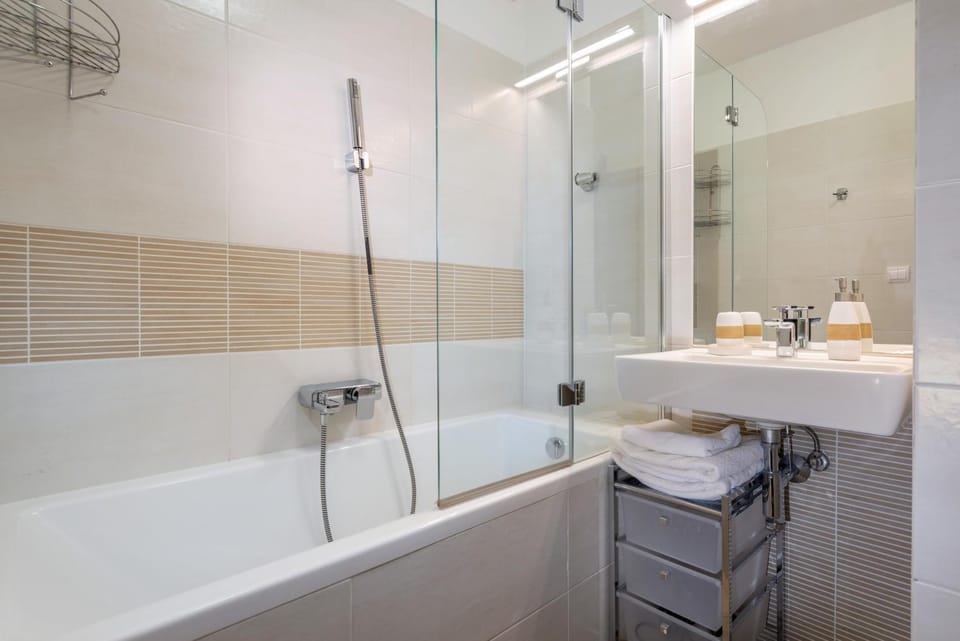 Bathroom, Bath