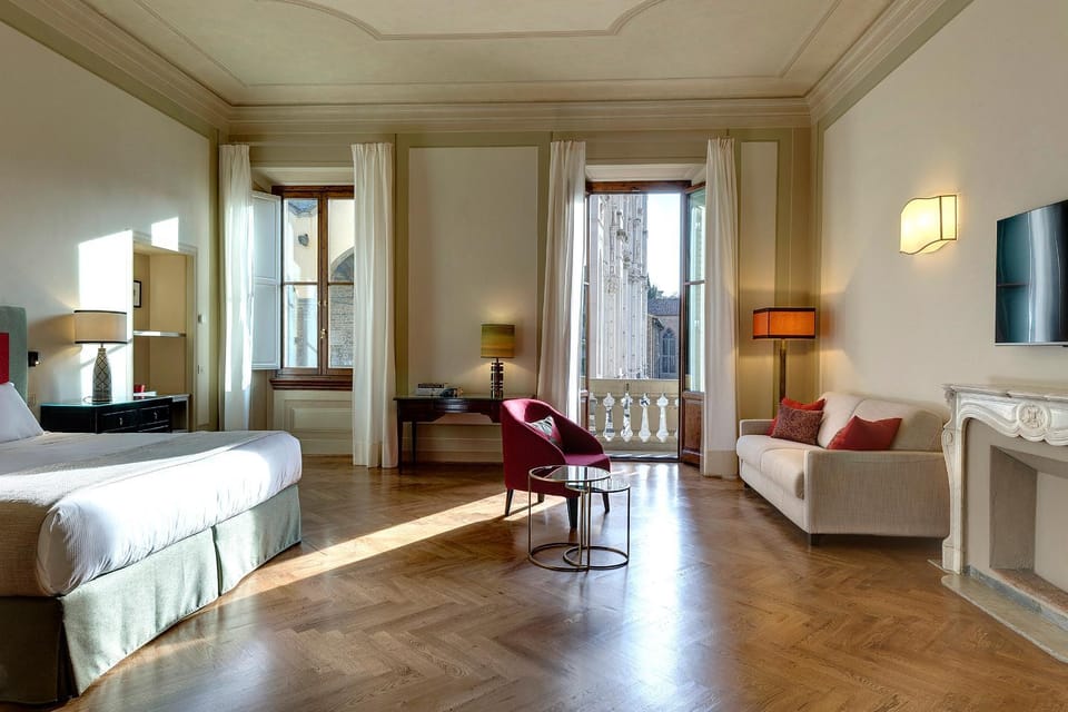 Property building, View (from property/room), Photo of the whole room, City view