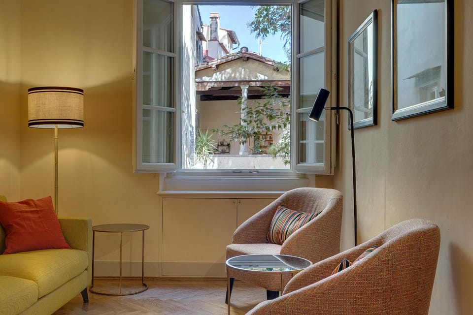 View (from property/room), Living room, Seating area, Garden view, Inner courtyard view