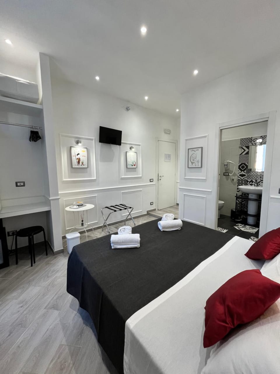 Photo of the whole room, Bedroom, towels, air conditioner