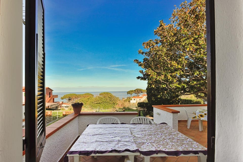 Day, Natural landscape, View (from property/room), Balcony/Terrace, Dining area, Sea view