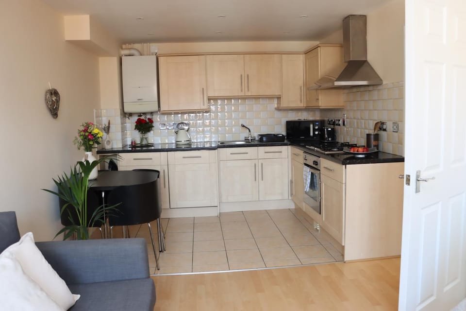 Coffee/tea facilities, Kitchen or kitchenette, Dining area, dishwasher, oven, stove, toaster