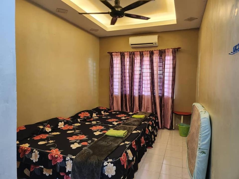 D'Haja 56 KLIA SEPANG with 3 AIRCONDS & FREE Wi-Fi House in Selangor, Malaysia